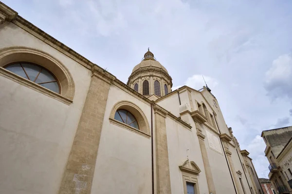Włochy Sycylia Comiso Prowincja Ragusa Widok Fasadę Kościoła Santa Maria — Zdjęcie stockowe