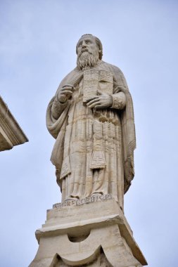 İtalya, Sicilya, Comiso (Ragusa Eyaleti), Santa Maria delle Stelle kilise cephesi manzarası, süs heykeli (Aziz Mary of the Stars Kilisesi - 1125 A.C..). 