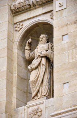 İtalya, Sicilya, Comiso (Ragusa Eyaleti), Santa Maria delle Stelle kilise cephesi manzarası, süs heykeli (Aziz Mary of the Stars Kilisesi - 1125 A.C..). 