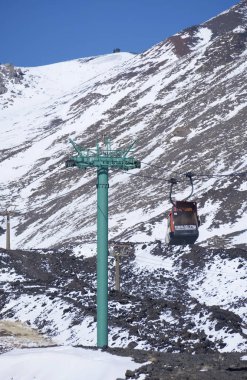 İtalya, Sicilya, Etna yanardağı; 22 Ocak 2020, volkanın füniküler demiryolu manzarası