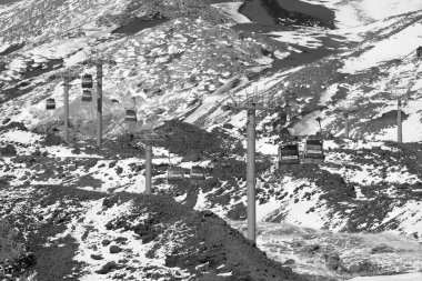 İtalya, Sicilya, Etna yanardağı; 22 Ocak 2020, volkanın füniküler demiryolu manzarası