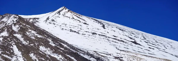 イタリア シチリア島 雪と火山エトナ山の景色 — ストック写真