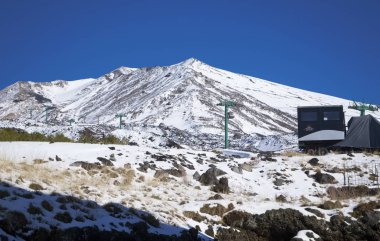 İtalya, Sicilya, Etna yanardağı; 22 Ocak 2020, volkanın füniküler demiryolu manzarası