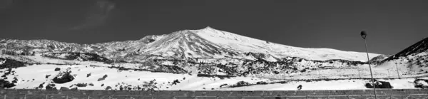 イタリア シチリア島 雪と火山エトナ山の景色 — ストック写真