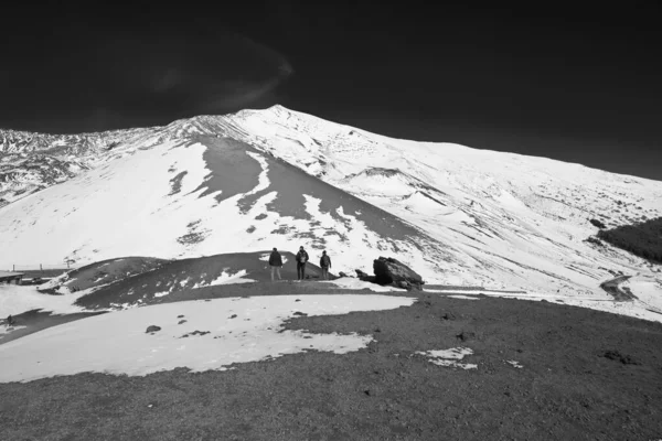 Włochy Sycylia Prowincja Katania Ludzie Wulkanie Etna Śniegiem — Zdjęcie stockowe