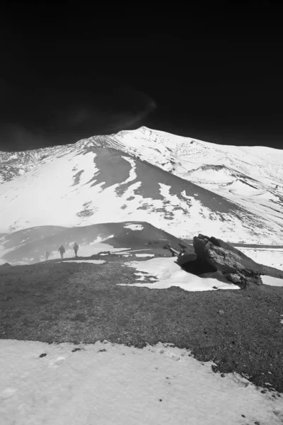 Itália Sicília Província Catania Pessoas Vulcão Etna Com Neve — Fotografia de Stock