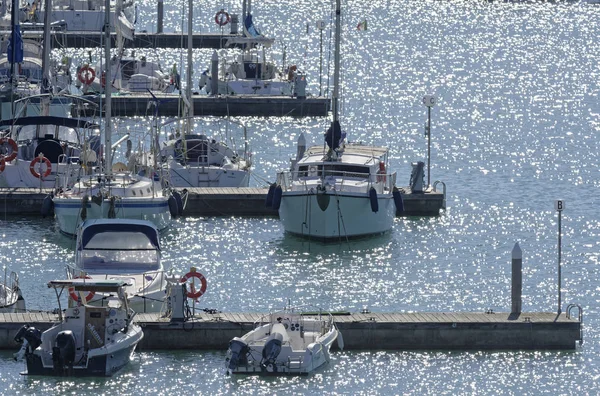 意大利 西西里 地中海 拉古萨港 拉古萨省 2020年2月2日 港口游艇和豪华游艇编辑 — 图库照片