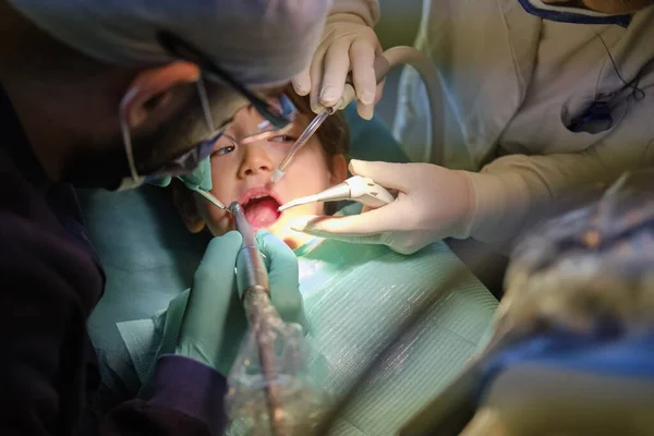 Enfant Homme Guéri Dans Une Clinique Dentistes — Photo