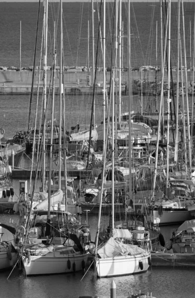 Italien Sicilien Medelhavet Marina Ragusa Ragusaprovinsen Februari 2020 Lyxbåtar Hamnen — Stockfoto