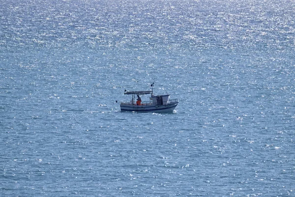 Talya Sicilya Akdeniz Sicilya Kanalı Nda Balıkçı Teknesinde Çalışıyor — Stok fotoğraf