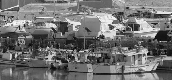 Itália Sicília Marina Ragusa Província Ragusa Fevereiro 2020 Pescadores Barcos — Fotografia de Stock