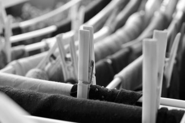 Kurutma askısında çamaşır yıkadım.