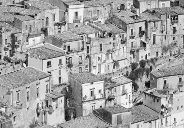 İtalya, Sicilya, Ragusa İbla, Barok kasabasının eski taş evleri.