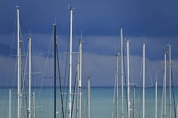 Włochy Sycylia Morze Śródziemne Marina Ragusa Prowincja Ragusa Maszty Żaglówek — Zdjęcie stockowe