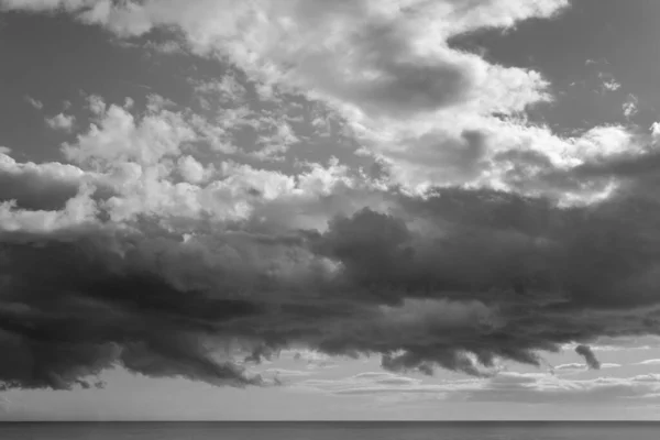 イタリア シチリア島 地中海 冬のシチリア海峡上の嵐の雲 — ストック写真