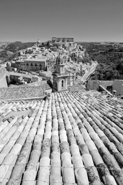 İtalya, Sicilya, Ragusa İbla, Barok kasabasının panoramik manzarası.