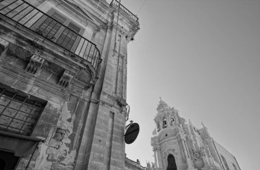İtalya, Sicilya, Ragusa İbla, bir Barok binası manzarası ve Saint Joseph Katedrali (18. yüzyıl A.C..)