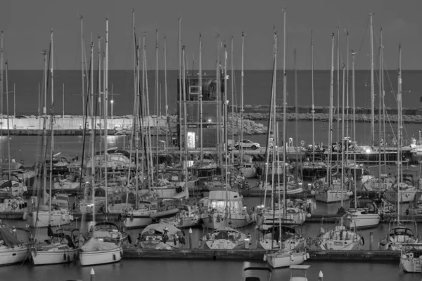 Italien Sicilien Medelhavet Marina Ragusa Mars 2020 Lyxbåtar Hamnen Vid — Stockfoto