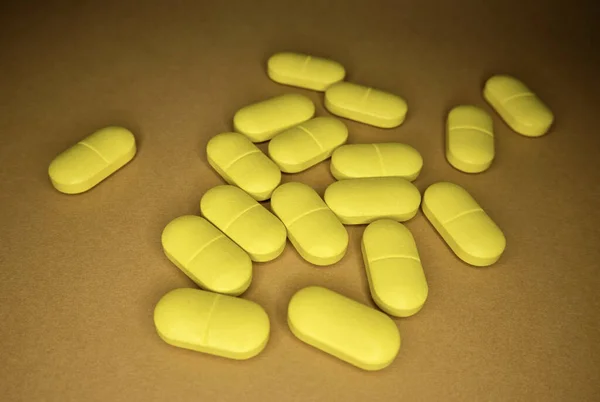 Медицина Жовті Таблетки Столі — стокове фото
