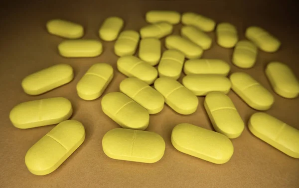 Медицина Жовті Таблетки Столі — стокове фото