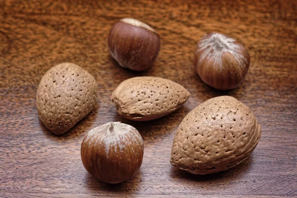 Potraviny Lískové Ořechy Mandle Dřevěném Stole — Stock fotografie