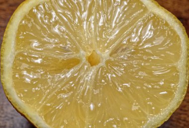 Yiyecek; dilimlenmiş limon suyu.