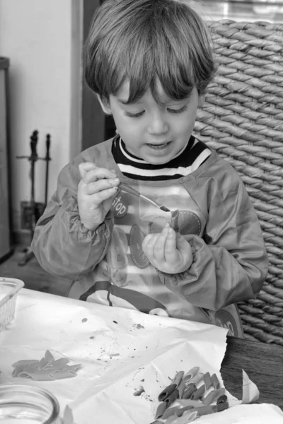 Niño Varón Años Pintando Pasta —  Fotos de Stock