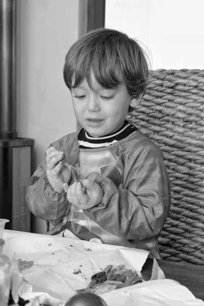 Niño Varón Años Pintando Pasta —  Fotos de Stock
