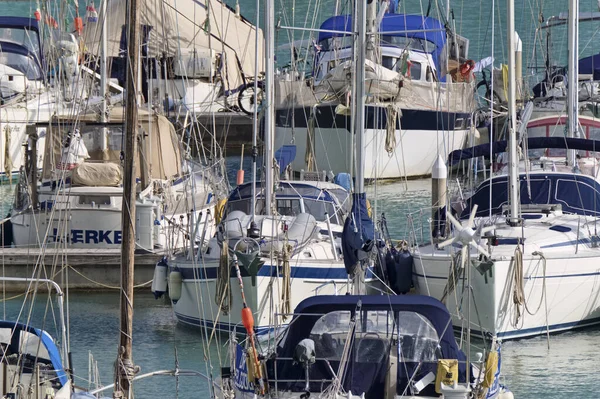 Italien Sicilien Medelhavet Marina Ragusa Ragusaprovinsen Mars 2020 Segelbåtar Hamnen — Stockfoto