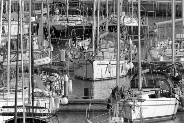 Italien Sicilien Medelhavet Marina Ragusa Ragusaprovinsen April 2020 Segelbåtar Hamnen — Stockfoto