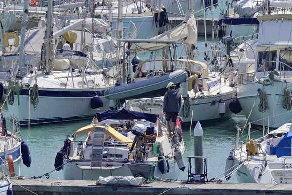 Italien Sicilien Medelhavet Marina Ragusa Provinsen Ragusa April 2020 Man — Stockfoto