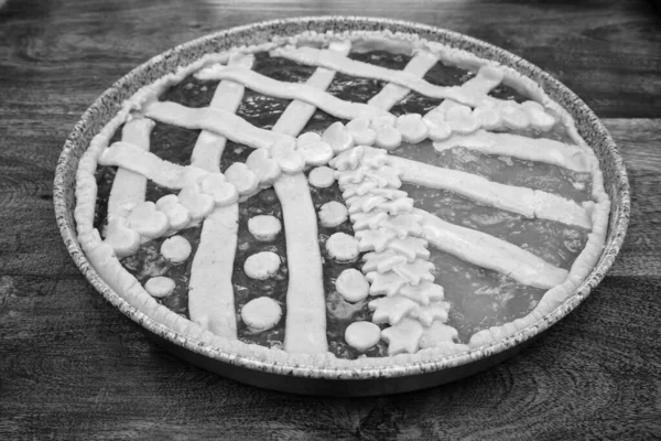 Alimentos Tarta Mermelada Decorada Sin Cocer Sobre Una Mesa Madera — Foto de Stock