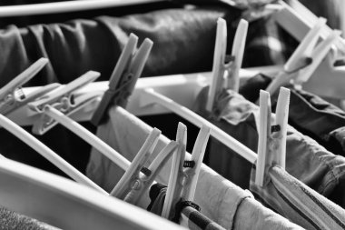 Kurutma askısında çamaşır yıkadım.