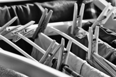 Kurutma askısında çamaşır yıkadım.