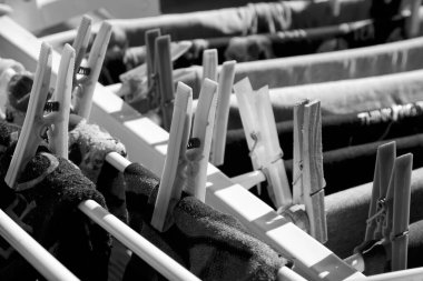 Kurutma askısında çamaşır yıkadım.