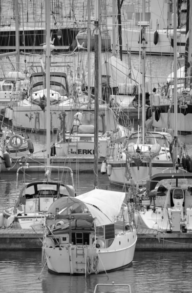 イタリア シチリア島 地中海 マリーナ ラグーザ ラグーザ州 2020年5月18日 港内の帆船 Editorial — ストック写真