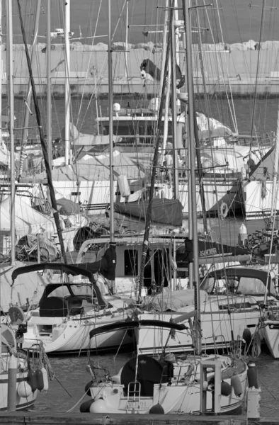 Italien Sicilien Medelhavet Marina Ragusa Ragusaprovinsen Maj 2020 Lyxjakter Hamnen — Stockfoto