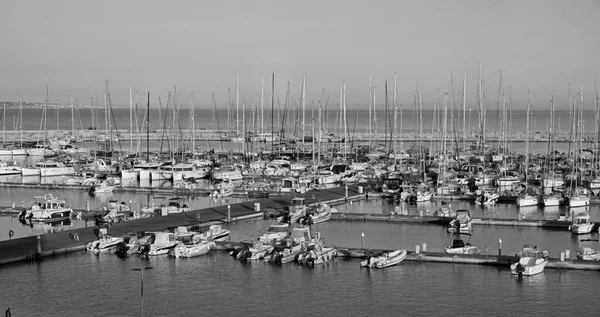 Italien Sizilien Mittelmeer Marina Ragusa Mai 2020 Motorboote Und Luxusyachten — Stockfoto