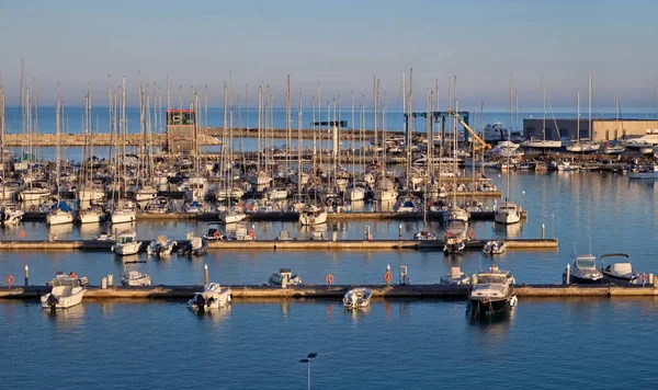 Italia Sicilia Mar Mediterráneo Marina Ragusa Mayo 2020 Barcos Motor —  Fotos de Stock