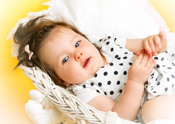 Sorridente felice bambina di 8 mesi — Foto Stock