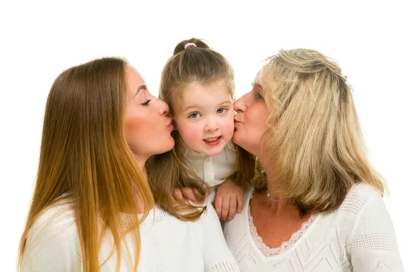 Porträtt av mormor med vuxen dotter och barnbarn — Stockfoto