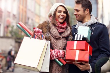 Mutlu çiftimiz Noel için alışveriş 