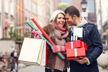 Mutlu çiftimiz Noel için alışveriş