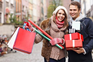 Mutlu çiftimiz Noel için alışveriş