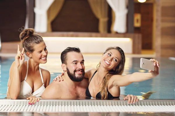 Group of friends relaxing in pool spa — ストック写真