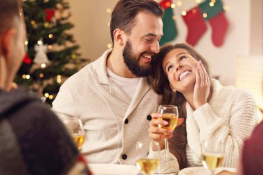 Noel Kutlamaları arkadaş grubu