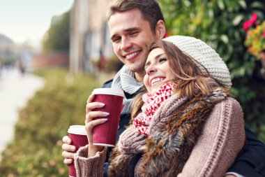 kahve ile genç Çift 