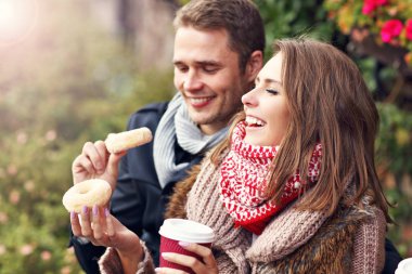 kahve ile genç Çift 