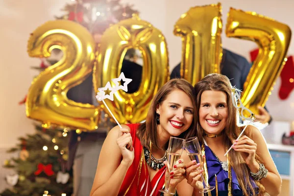 Friends celebrating New Year — Stock Photo, Image