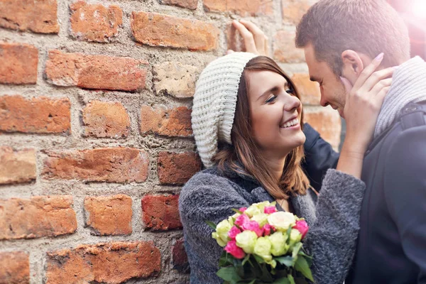 Young couple on date in the city — Stock Photo, Image